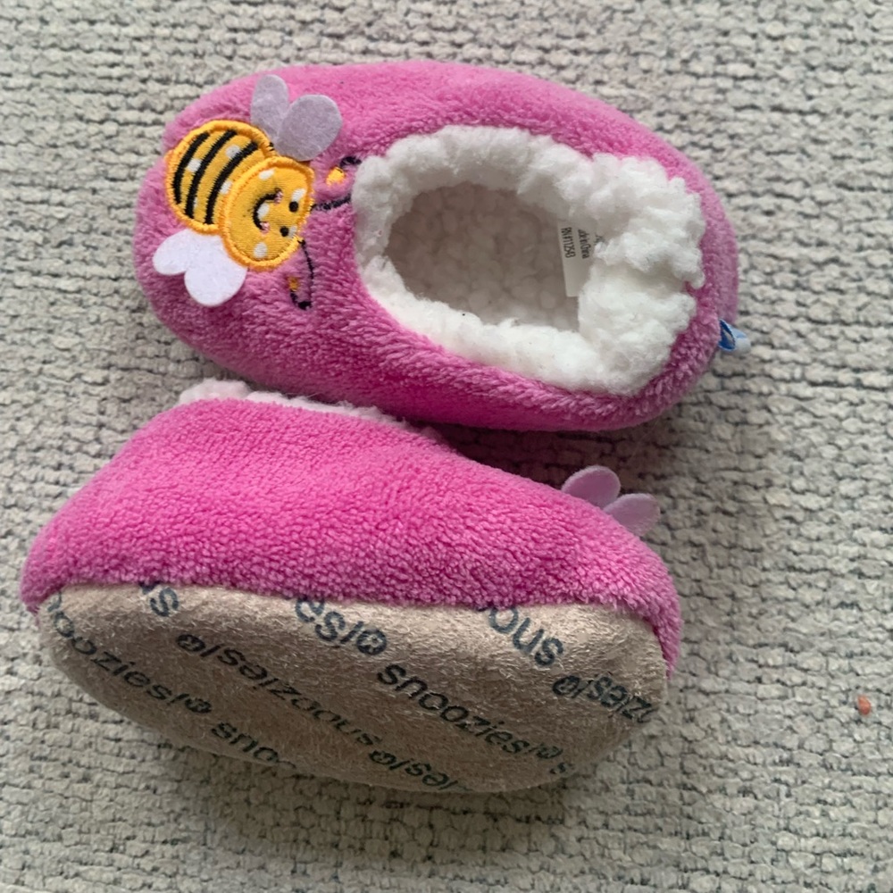 Snoozies baby slippers